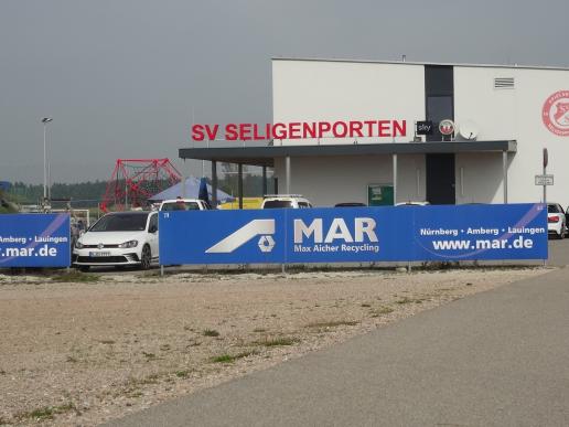 Die neue Arena, Eingangsbereich